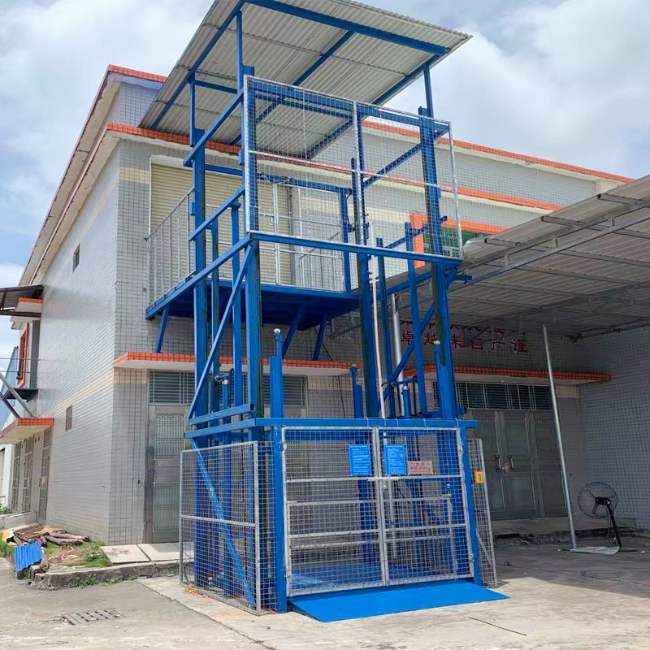 霞浦建材厂室外升降货梯安装